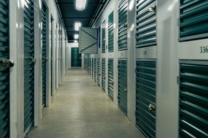 Numbered corridors with individual doors: the kind of facility customers compare before booking. Photo: Nils Huenenfuerst / Unsplash.